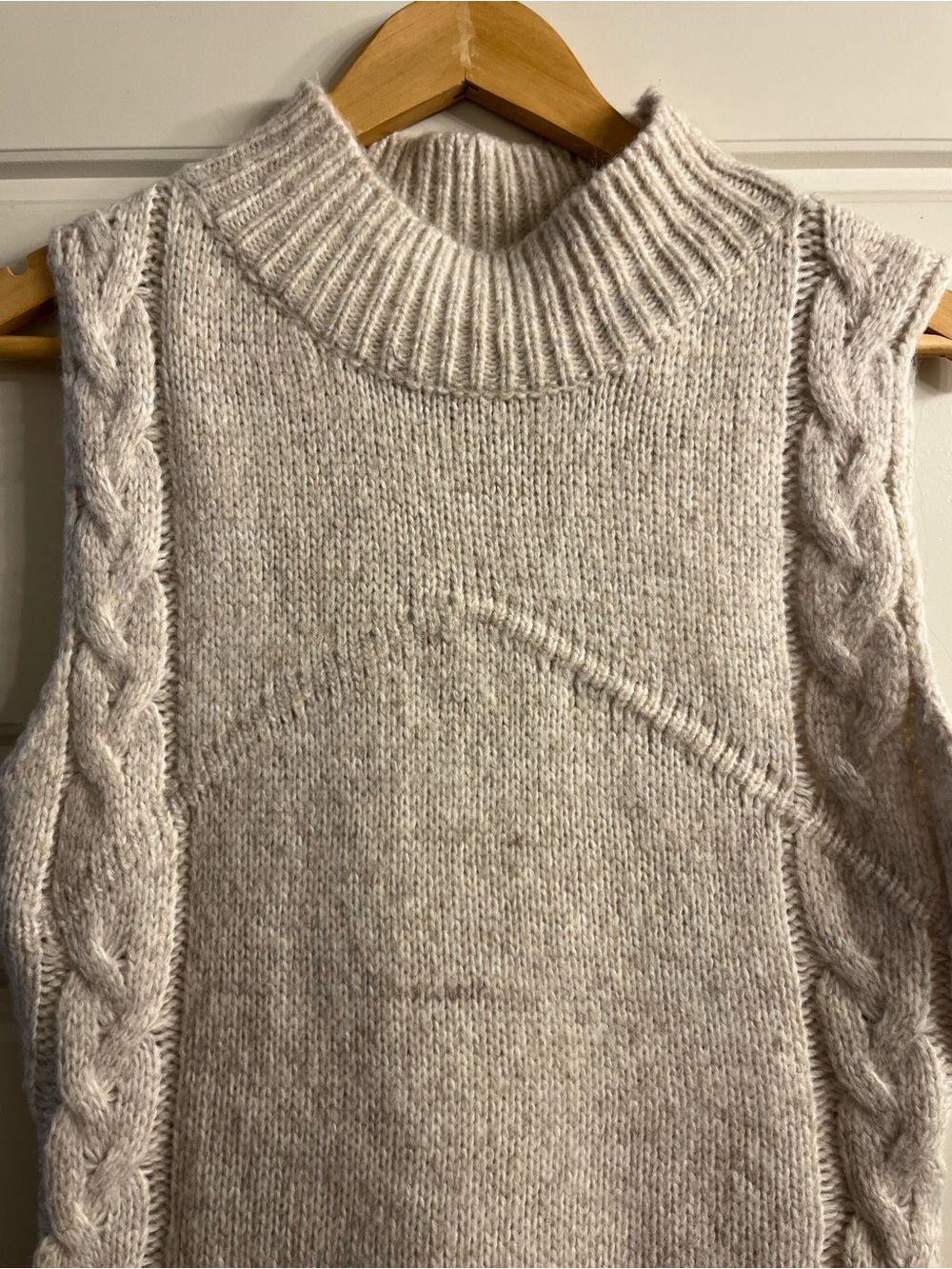 NWT Le Lis Oatmeal Cable Knit Sleeveless Sweater Dress Medium - Picture 4 of 8